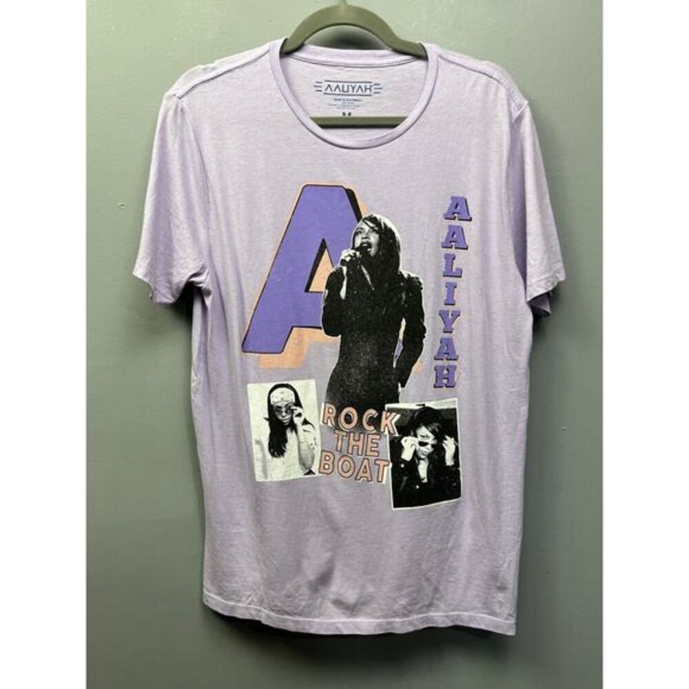 Aaliyah‎ Lavender/Purple "Rock the Boat" Graphic T-shirt Womens size Medium